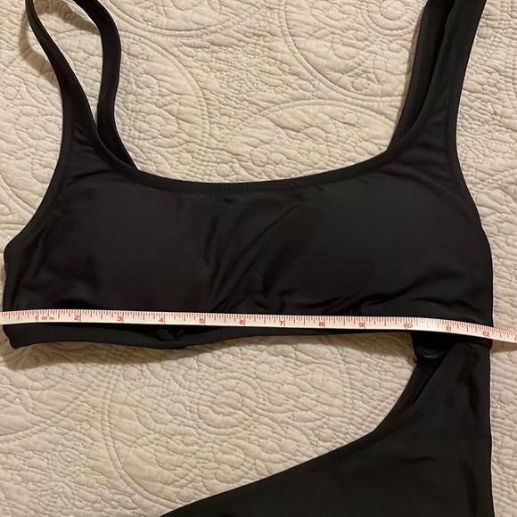 J. Crew Cutout one-piece swimsuit black size 6 VEUC SOLD OUT! - Picture 15 of 16